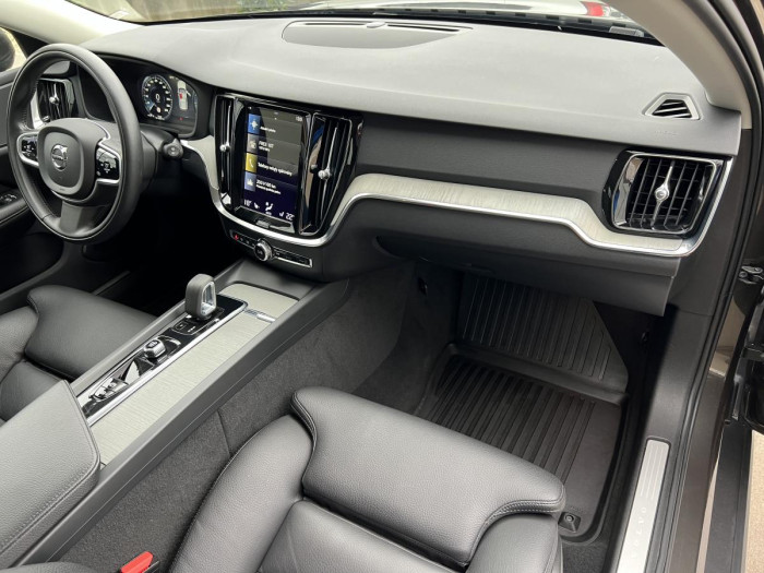 Volvo V60 CROSS COUNTRY B4 AWD REZERVACE