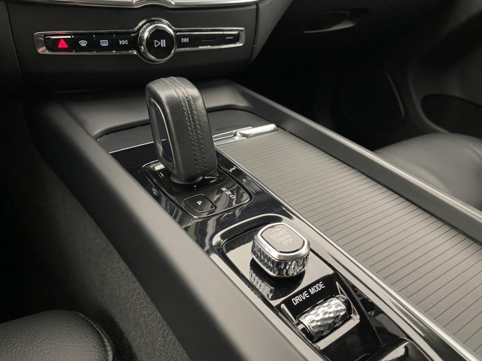 Volvo XC60 B4 AWD DARK PLUS AUT