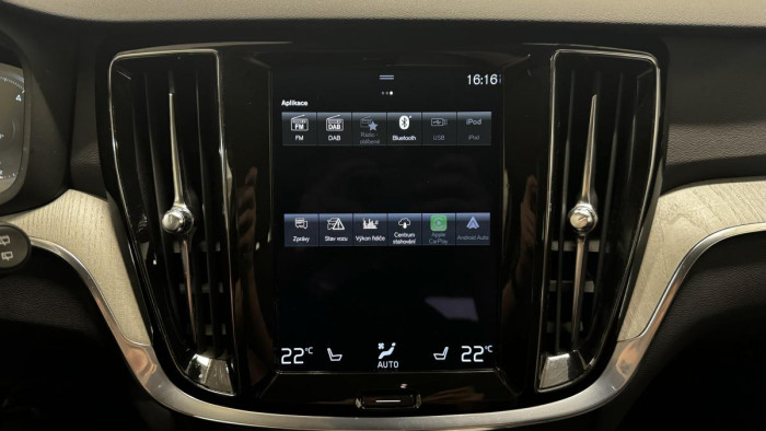 Volvo V60 B4 CROSS COUNTRY REZERVACE