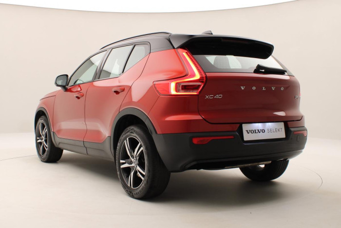 Volvo XC40 B4 AWD R-DESIGN AUT REZERVACE