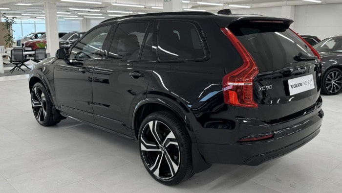 Volvo XC90 B5 AWD ULTIMATE DARK REZERVACE