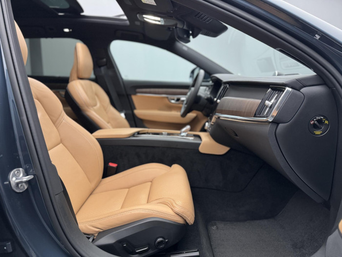 Volvo V90 B6 AWD ULTIMATE REZERVACE