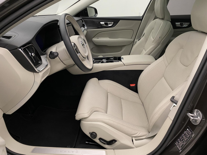 Volvo V60 T8 AWD PLUG-IN BRIGHT ULTRA CZ