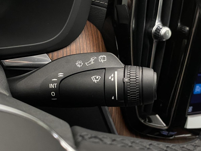 Volvo XC60 B5 AWD ULTIMATE REZERVACE