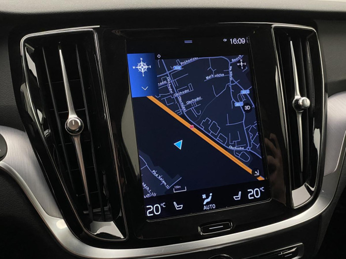 Volvo V60 B4 MOMENTUM AUT REZERVACE 2.0 Momentum