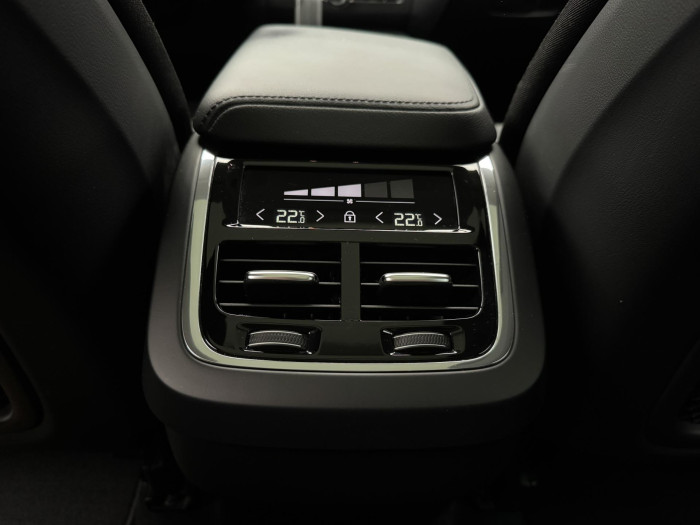 Volvo XC60 B4 AWD MOMENTUM PRO CZ 2.0 Momentum