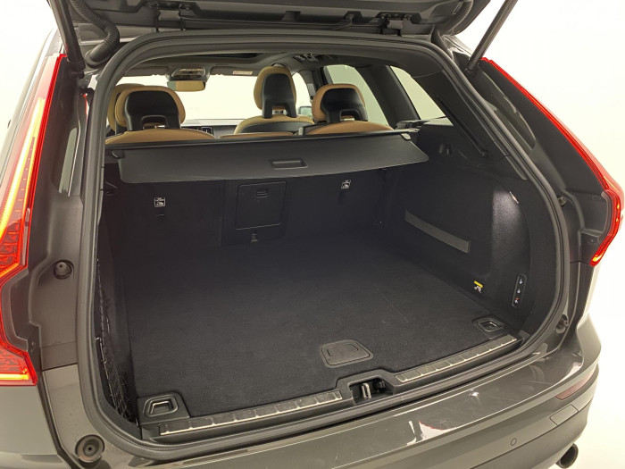 Volvo XC60 T5 AWD MOMENTUM AUT 2.0 Momentum