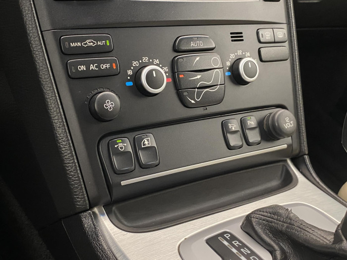 Volvo XC90 2.4 D5 AWD SUMMUM AUT 7 míst 2.4 d Summum