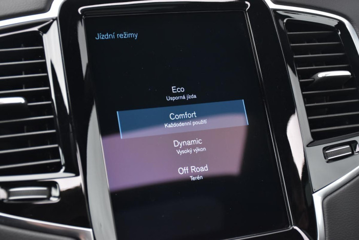 Volvo XC90 B5 AWD R-Design REZERVACE