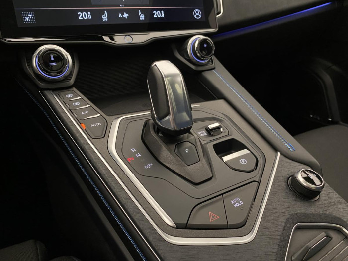 Lynk & Co 01 PHEV DCT AUT 1.maj