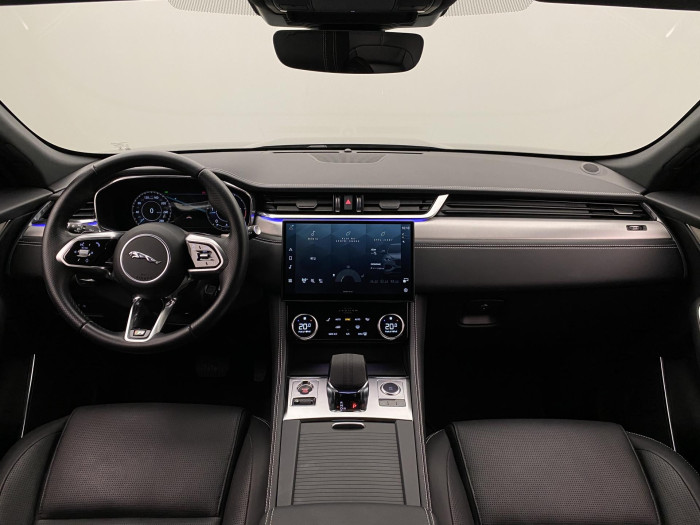 Jaguar F-Pace D200 AWD R-DYNAMIC  REZERVACE 2.0 d Dynamic