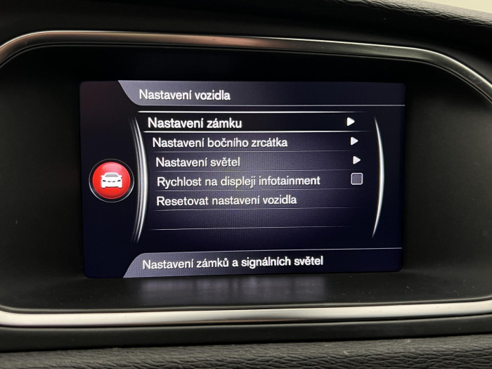 Volvo V40 T2 BLACK EDITION 1.maj. 2.0 Edition