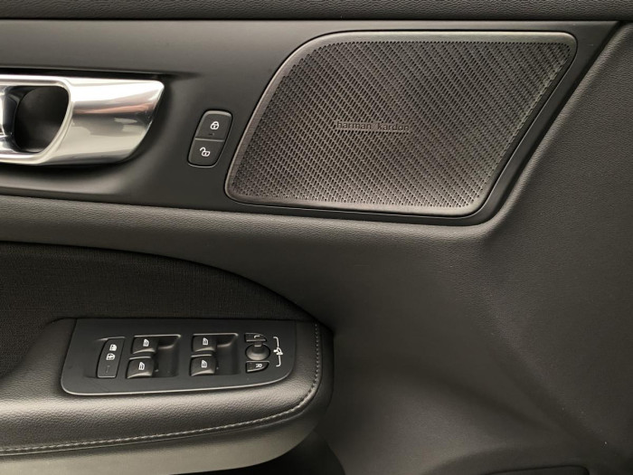 Volvo V60 B4 MOMENTUM AUT REZERVACE 2.0 Momentum