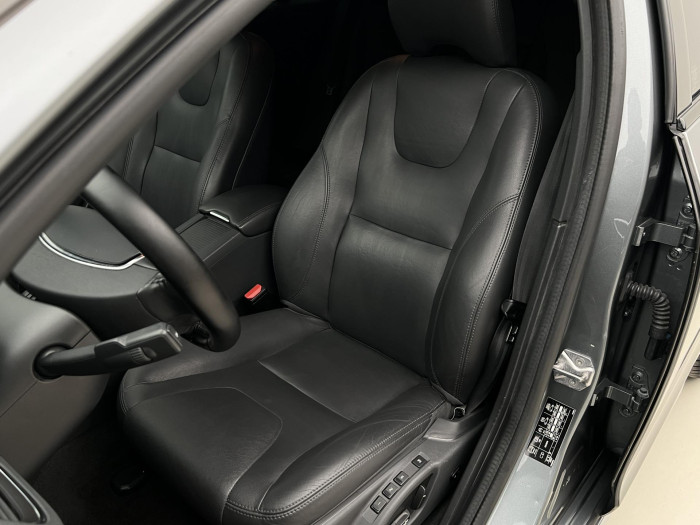 Volvo V60 CC D4 AWD SUMMUM AUT 2.4 d CC CC Summum