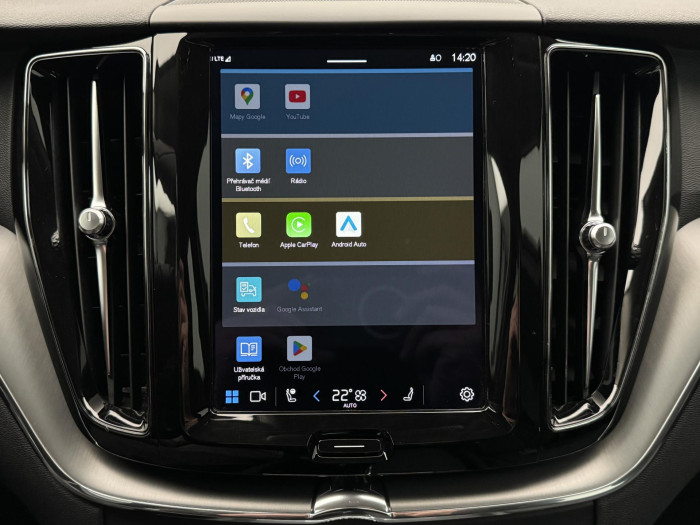 Volvo XC60 B4 AWD CORE CZ 1. maj