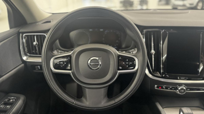 Volvo V60 B4 CROSS COUNTRY REZERVACE