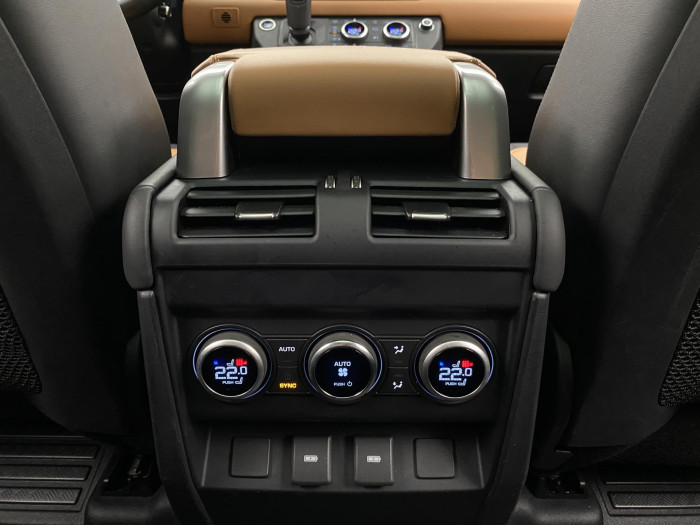 Land Rover Defender 130 D300 HSE AWD AUT CZ 3.0 d