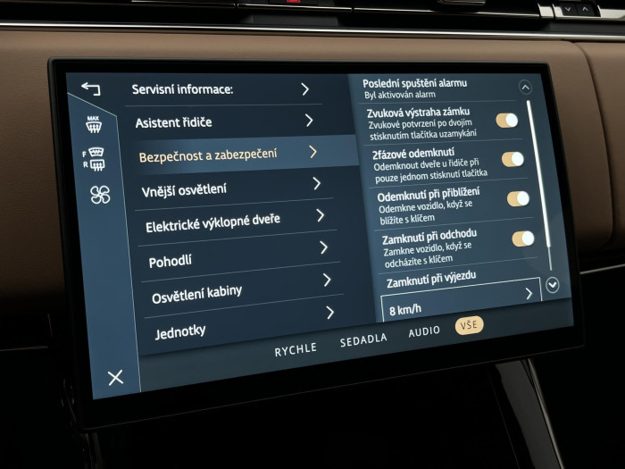 Land Rover Range Rover Sport D300 DYNAMIC SE REZERVACE 3.0 d Dynamic SE