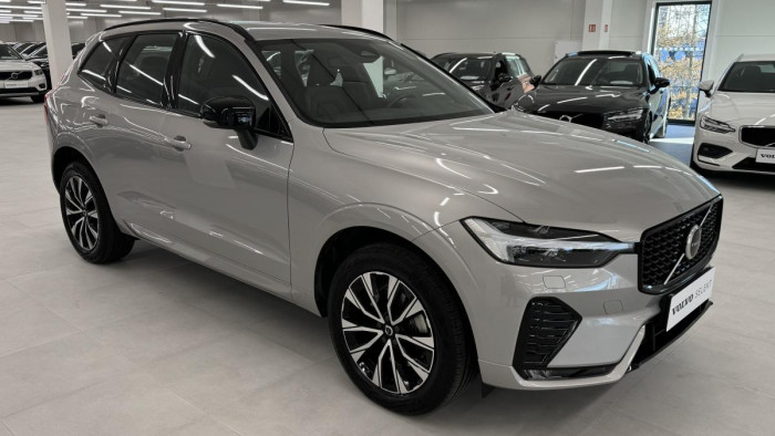 Volvo XC60 B4 PLUS DARK REZERVACE 2.0 Plus