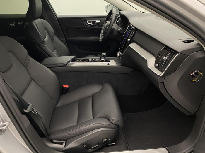 Volvo V60 B3 MOMENTUM AUT REZERVACE 2.0 Momentum