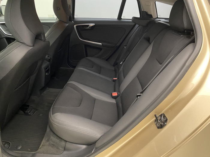 Volvo V60 D5 MOMENTUM 2.4 d Momentum