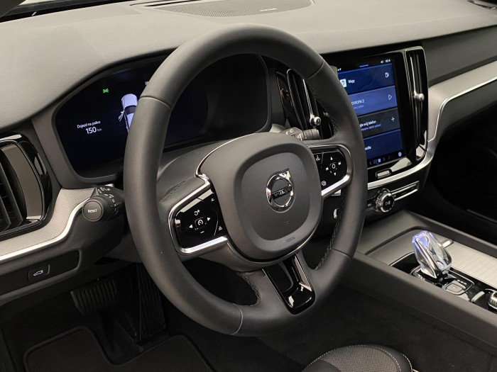 Volvo V60 B4 DARK PLUS AUT CZ