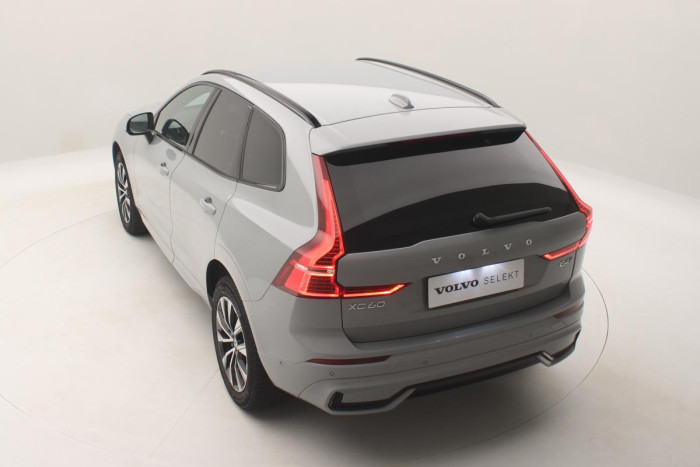 Volvo XC60 B4 AWD DARK PLUS CZ 1.maj