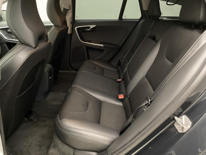 Volvo V60 D4 MOMENTUM AUT REZERVACE 2.0 d Momentum