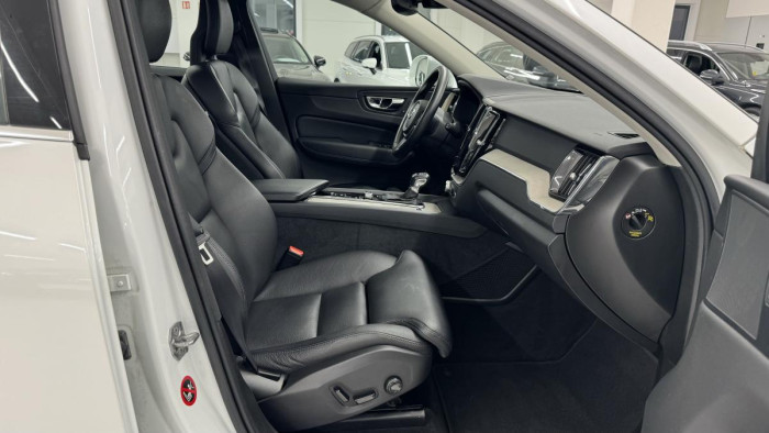 Volvo XC60 T5 AWD INSCRIPTION REZERVACE