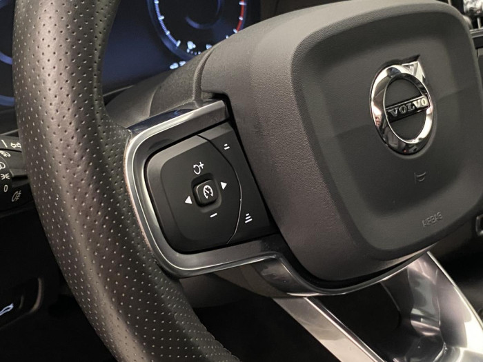 Volvo XC40 T5 AWD MOMENTUM REZERVACE 2.0 Momentum