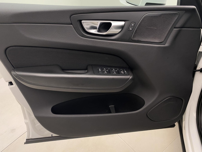 Volvo XC60 B4 AWD MOMENTUM AUT CZ 2.0 Momentum