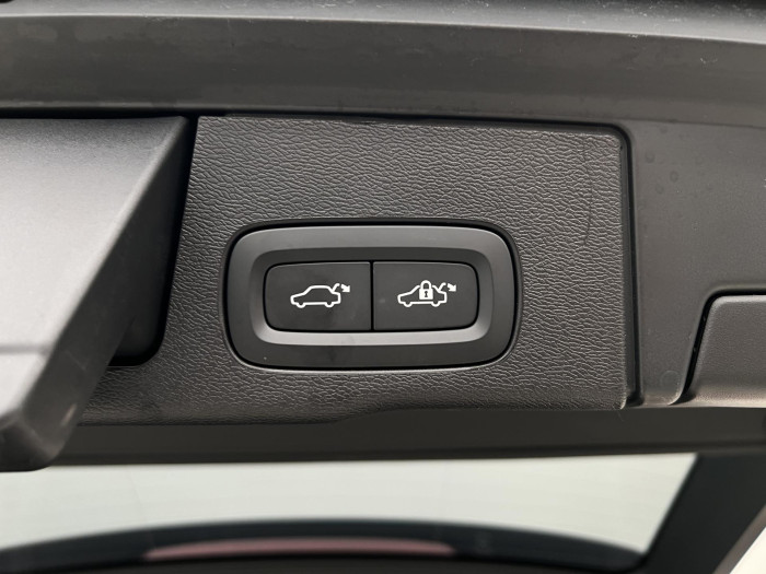 Volvo XC60 B5 AWD ULTRA BLACK REZERVACE