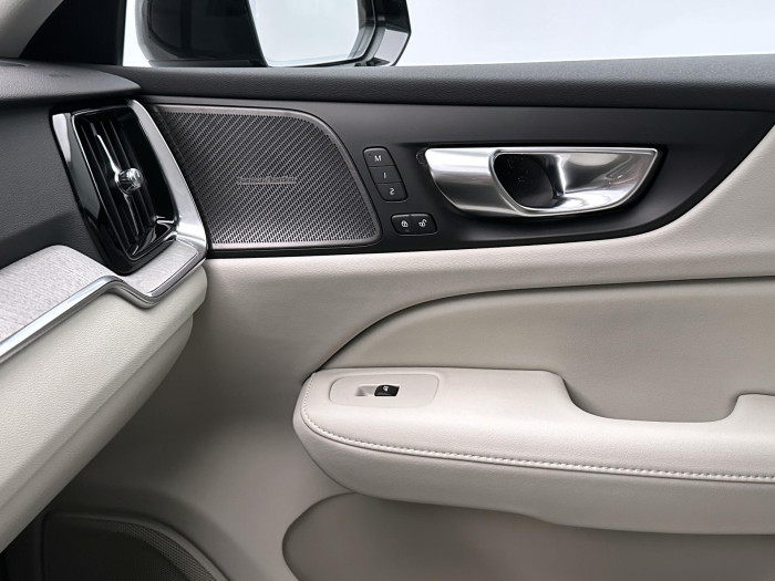 Volvo V60 T6 AWD Plug-in DARK PLUS