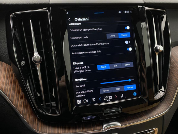 Volvo XC60 T6 AWD AT RECHARGE BRIGHT PLUS 2.0 AT Plus