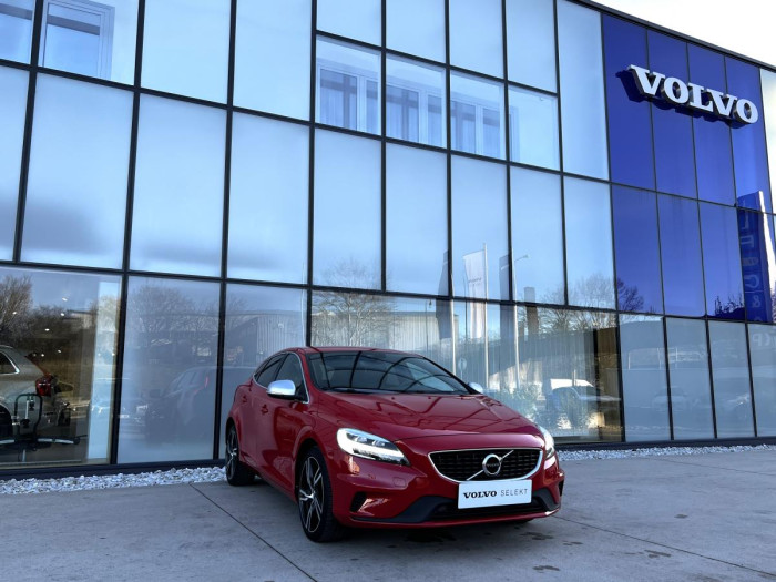 Volvo V40 T2 R-DESIGN 1.maj.