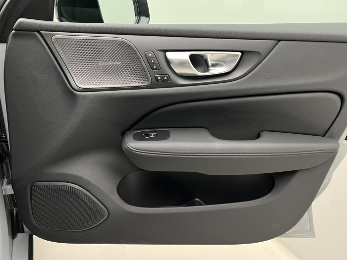 Volvo V60 B4 PLUS DARK AUT 1.maj.