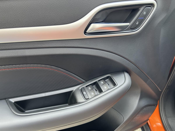 MG ZS ELEGANCE - ZIMNÍ PNEU ZDARMA* 1.0 Elegance