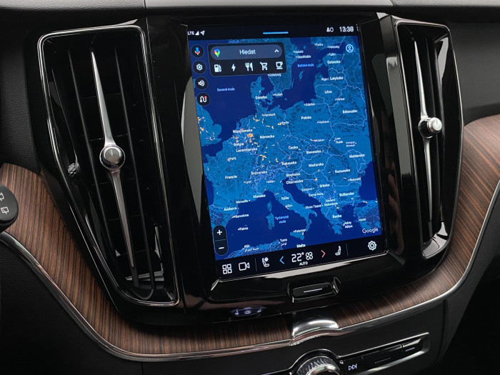 Volvo XC60 T6 AWD PLUS DARK REZERVACE