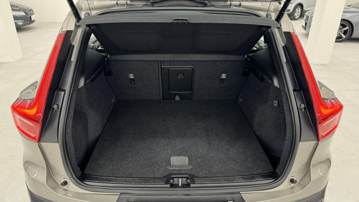 Volvo XC40 B4 MOMENTUM REZERVACE 2.0 Momentum