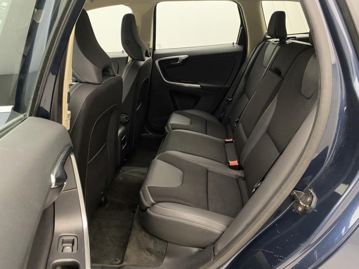 Volvo XC60 D5 AWD MOMENTUM REZERVACE 2.4 d Momentum