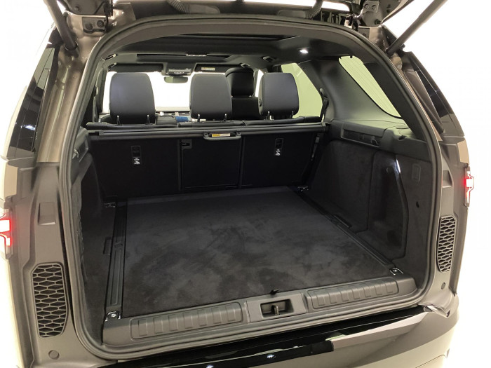 Land Rover Discovery D250 Dynamic SE REZERVACE 3.0 d Dynamic SE