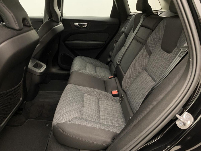 Volvo XC60 B4 MOMENTUM AUT CZ REZERVACE 2.0 Momentum