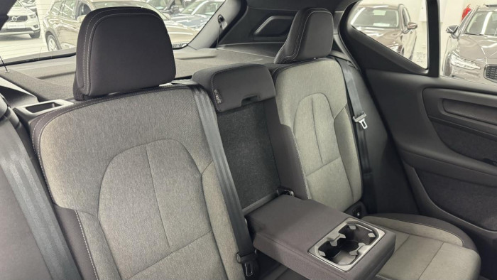 Volvo XC40 B4 MOMENTUM REZERVACE 2.0 Momentum