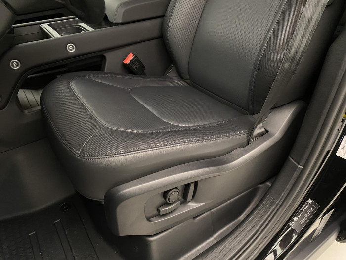 Land Rover Defender D300 SE AWD AUT CZ REZERVACE 3.0 d SE