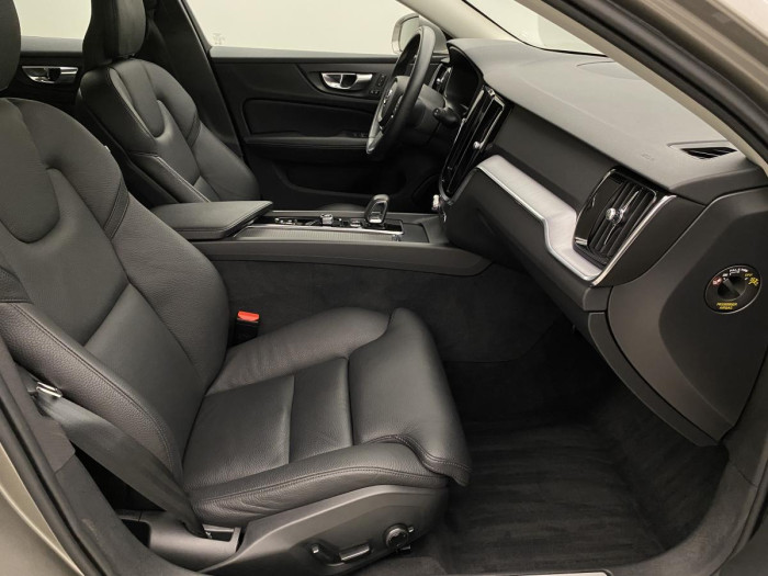 Volvo V60 B4 MOMENTUM AUT REZERVACE 2.0 Momentum