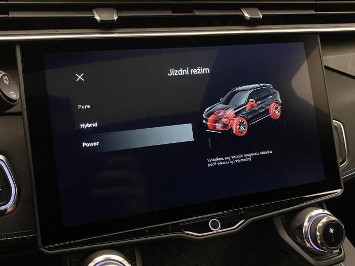 Lynk & Co 01 PHEV DCT AUT 1.maj