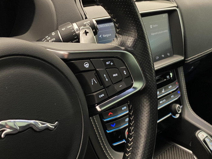 Jaguar F-Pace 5.0 V8 SVR AWD REZERVACE 5.0 V8