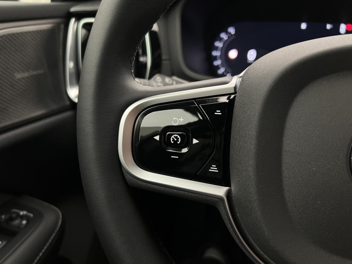 Volvo V60 B4 ULTRA DARK AUT 1.maj.