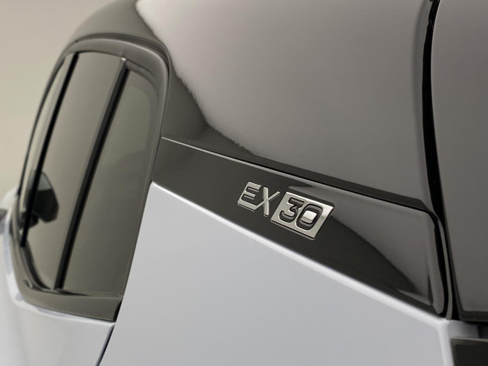 Volvo EX30 PURE ELECTRIC AWD TWIN PLUS