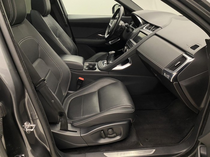 Jaguar E-Pace P300 AWD R-DYNAMIC REZERVACE 2.0 Dynamic